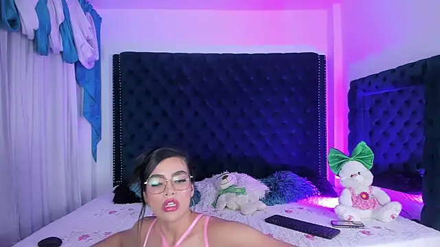 nikolsmithh online show from December 19, 11:19 pm