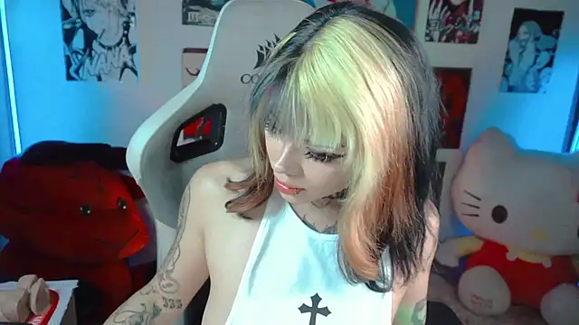 Deadly Doll online show from October 10, 10:58 pm