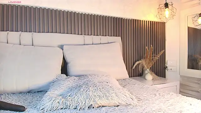 SHANONCLARK online show from February 24, 7:23 pm