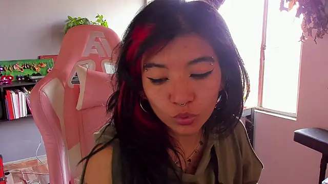 annie walker6 online show from December 15, 6:46 pm