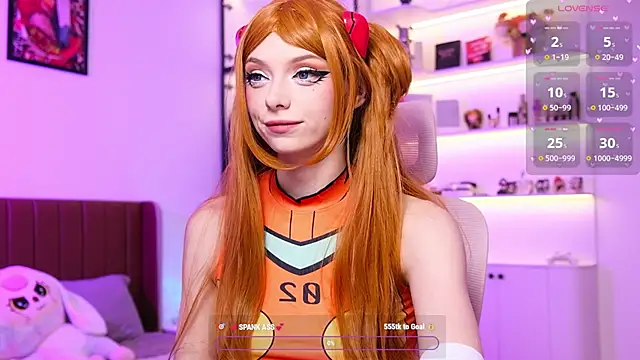 HolliWould  online show from April 9, 10:31 am