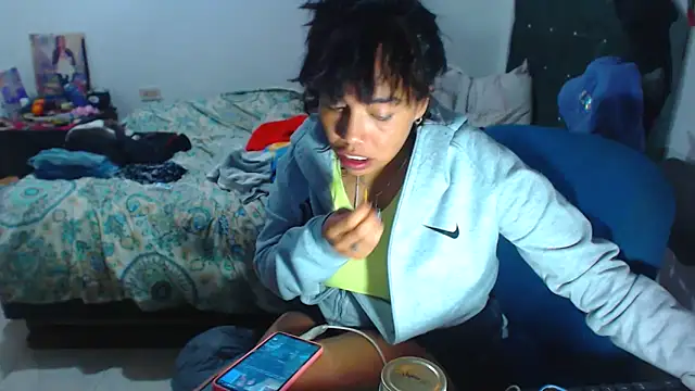 AmaraRoberts420 online show from September 27, 4:19 am