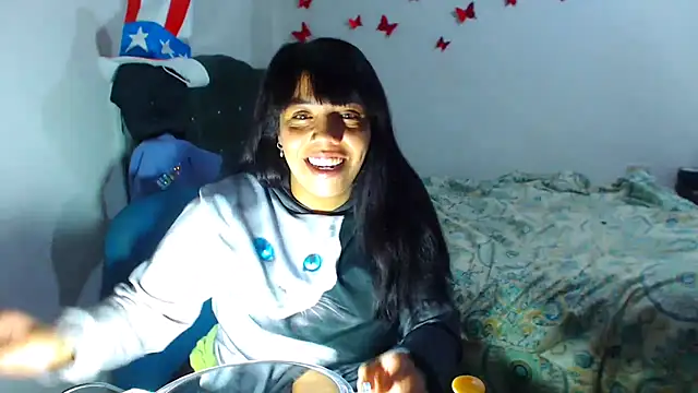 AmaraRoberts420 online show from October 1, 4:50 am