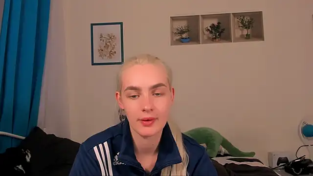 OliviaKisss online show from June 2, 6:31 pm