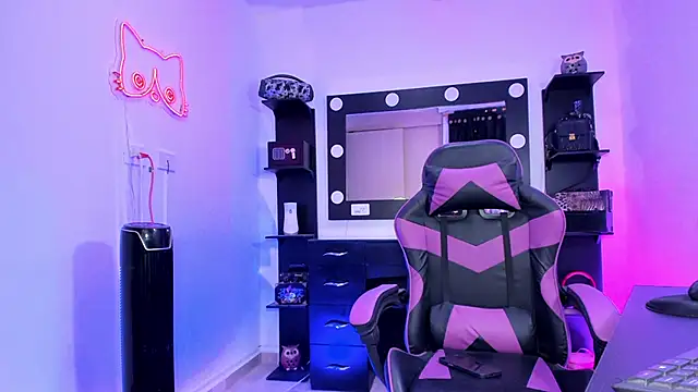 miss kitty online show from September 26, 12:52 am