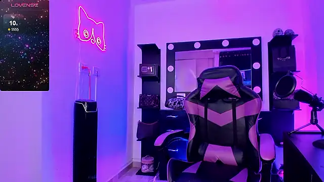 miss kitty online show from April 12, 1:41 am