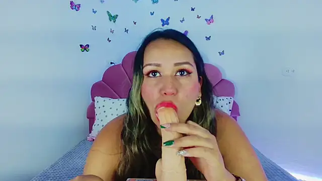 Snapshot of paula_brausin chatting on October 15, 8:00 pm paula brausin online show from October 15, 8:00 pm