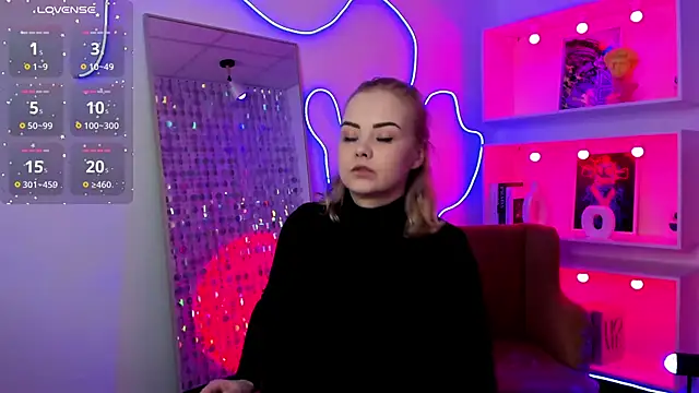 StephanieSweety online show from April 7, 5:26 pm