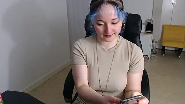 Crystal-dreamt online show from November 4, 10:31 am