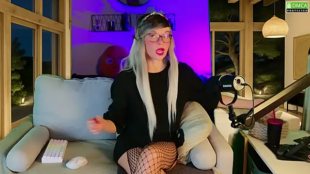 Kittychatte online show from October 7, 8:02 pm