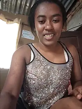 prettyQ  online show from May 10, 12:07 pm