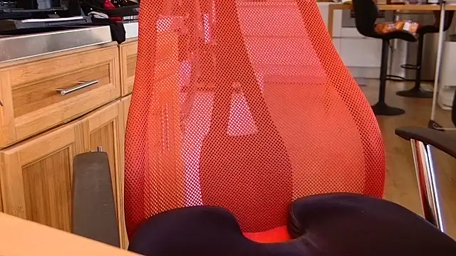 Lisa Sack online show from March 15, 9:33 am