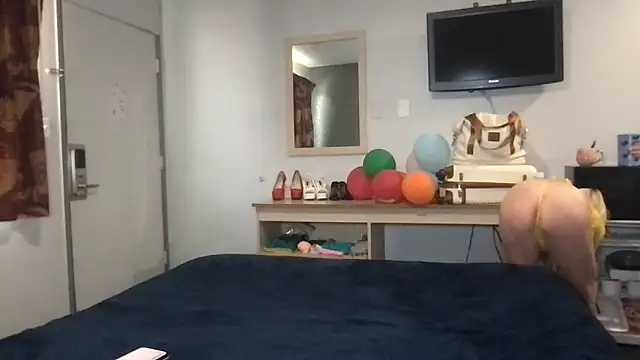 TiffaneyLove online show from March 22, 4:02 pm