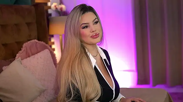 SophieBoobsX online show from March 19, 6:51 am