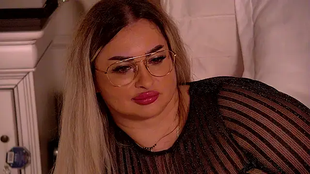 Denisse Perry online show from February 9, 11:18 pm