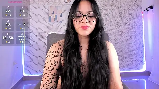 Snapshot of VALERIADREMS chatting on October 19, 2:02 am VALERIADREMS online show from October 19, 2:02 am