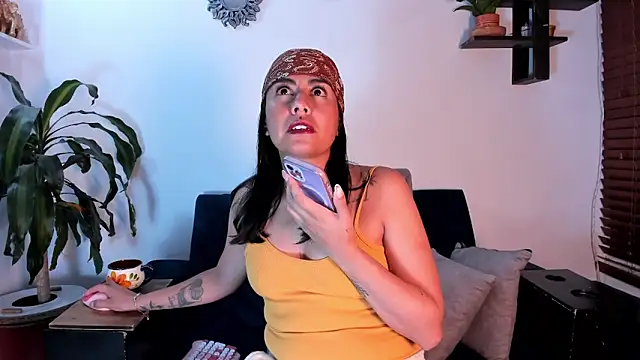 im amber online show from March 31, 1:16 am