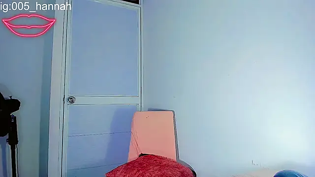 Hannahsmit online show from October 17, 6:49 am