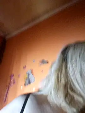 ducicsajsziii online show from April 18, 10:09 pm