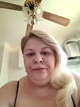 Snapshot of AriannaMilf chatting on October 12, 7:55 am AriannaMilf online show from October 12, 7:55 am
