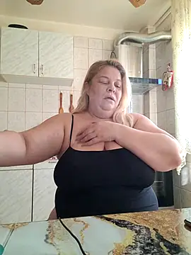 Snapshot of AriannaMilf chatting on September 24, 6:45 am AriannaMilf online show from September 24, 6:45 am