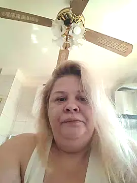 Snapshot of AriannaMilf chatting on September 18, 9:52 am AriannaMilf online show from September 18, 9:52 am