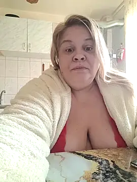 Snapshot of AriannaMilf chatting on October 6, 9:48 am AriannaMilf online show from October 6, 9:48 am