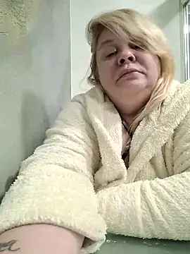 Snapshot of AriannaMilf chatting on October 15, 8:22 pm AriannaMilf online show from October 15, 8:22 pm