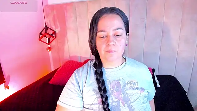 lucia vonne  online show from December 17, 8:13 pm