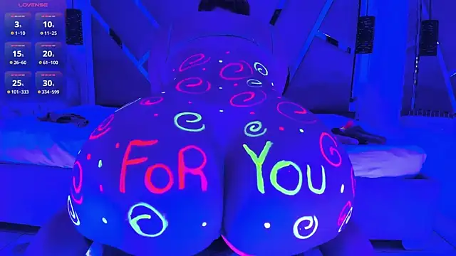 Renatta   online show from November 5, 9:31 pm