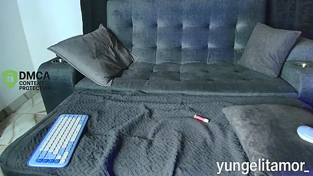 yungelitamor  online show from October 27, 5:03 am