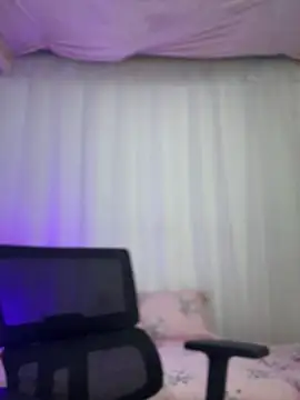 lilian prada online show from February 4, 8:12 pm