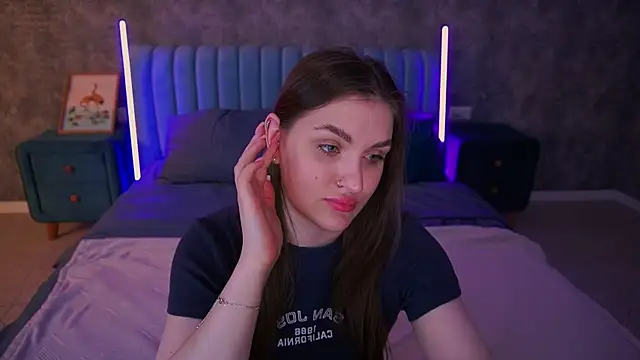 EmmyCharmm online show from April 5, 5:39 am