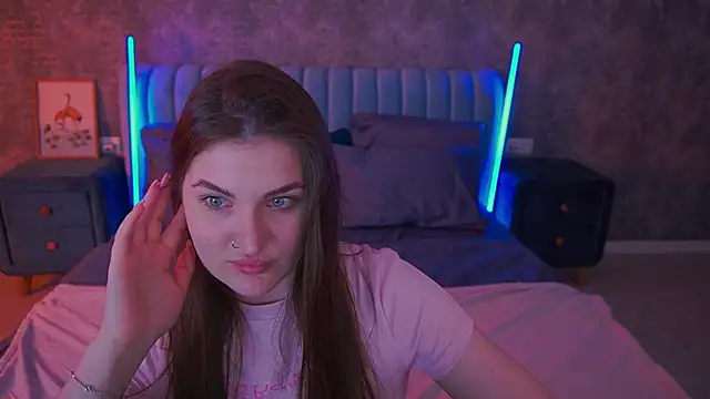 EmmyCharmm online show from April 9, 6:19 am