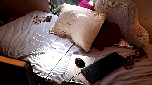 xxpixeyxx online show from October 15, 4:31 pm