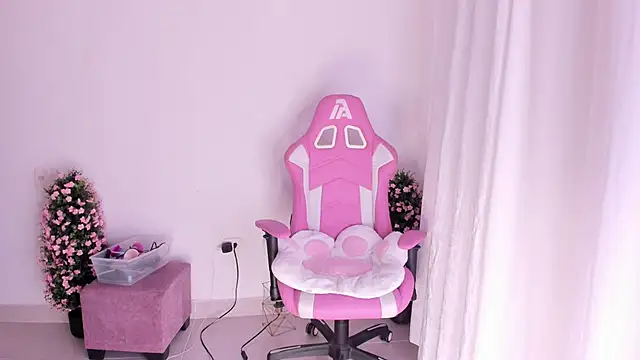 keissy rincon  online show from December 21, 2:27 am