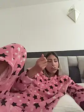 Ameellie online show from December 4, 4:30 pm