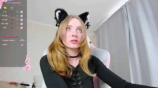 Snapshot of Cowell_Adelina chatting on October 11, 9:47 am Cowell Adelina online show from October 11, 9:47 am