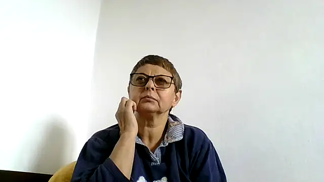 Snapshot of roseblak42 chatting on October 18, 10:29 am roseblak42 online show from October 18, 10:29 am