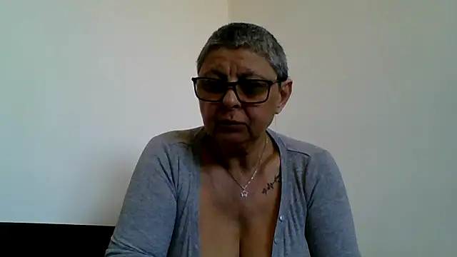 roseblak42 online show from April 19, 4:07 pm