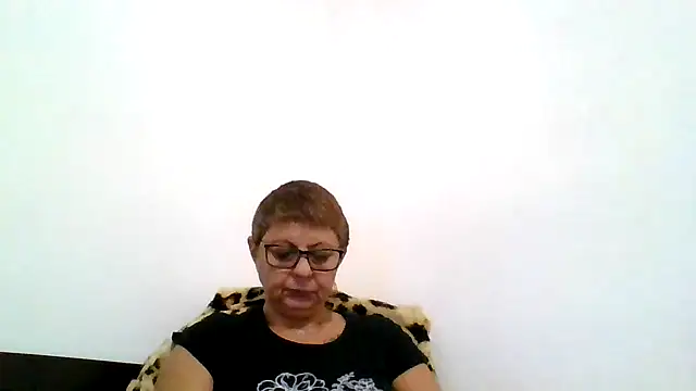 Snapshot of roseblak42 chatting on October 10, 3:50 pm roseblak42 online show from October 10, 3:50 pm