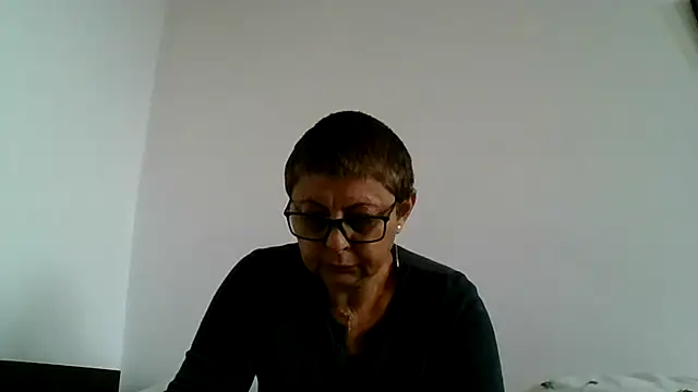 Snapshot of roseblak42 chatting on October 2, 12:43 pm roseblak42 online show from October 2, 12:43 pm