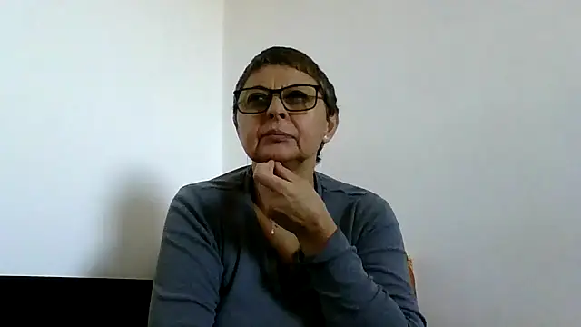 Snapshot of roseblak42 chatting on October 19, 11:34 am roseblak42 online show from October 19, 11:34 am