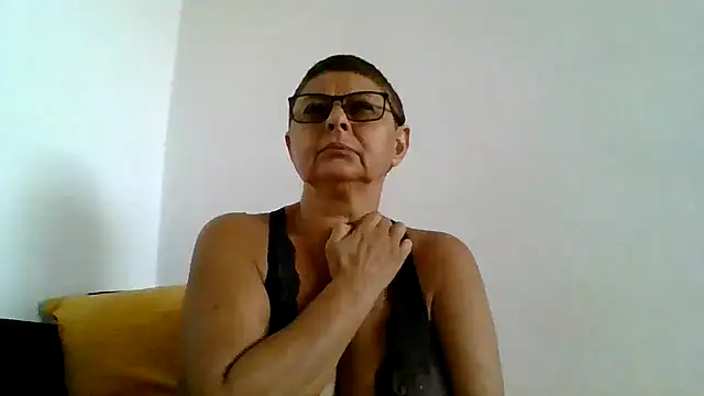 Snapshot of roseblak42 chatting on September 20, 3:21 pm roseblak42 online show from September 20, 3:21 pm