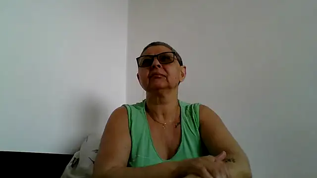 roseblak42 online show from April 9, 8:31 am