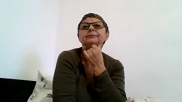 Snapshot of roseblak42 chatting on October 13, 2:31 pm roseblak42 online show from October 13, 2:31 pm