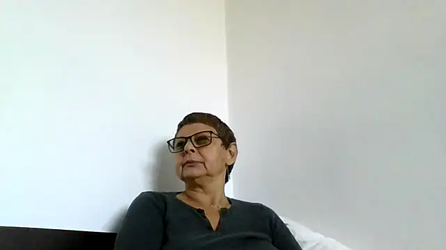 Snapshot of roseblak42 chatting on October 16, 2:20 pm roseblak42 online show from October 16, 2:20 pm