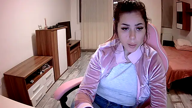 LovelyJulliette online show from October 4, 7:07 pm