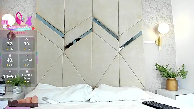 LiaVelez online show from November 10, 1:50 pm