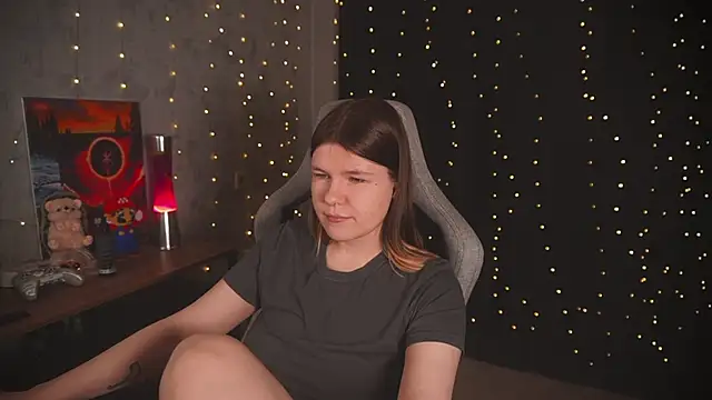 cuteamberlyyy online show from December 18, 4:50 am